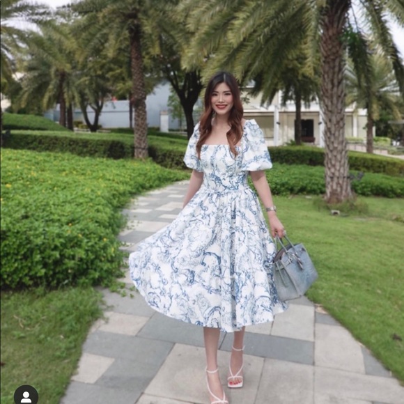 Dress - Picture 3 of 3